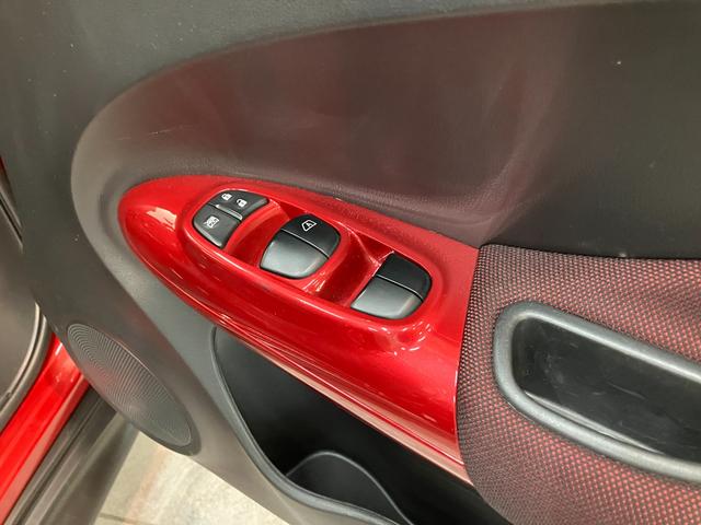 ジューク１５ＲＸ　タイプＶ　フルセグナビ　バックカメラ　車検整備付フルセグナビ　バックカメラ　ＥＴＣ　ＵＳＢ　オートライト　オートエアコン　電動格納式ミラー　スマートキー　エコアイドル（滋賀県）の中古車