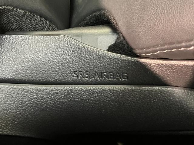 ノアハイブリッドS−Z 10.5型ナビ バックカメラ ドラレコTSS コーナーセンサー 10.5型フルセグナビ バックカメラ 前後ドラレコ ETC2.0 DVD Bluetooth USB シートヒーター レーダークルコン 両側電動スライドドア スマートキー(滋賀県)の中古車