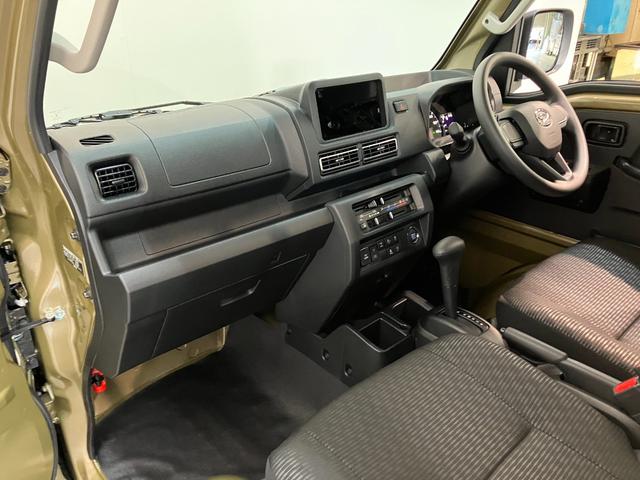 ハイゼットトラックジャンボエクストラ　４ＷＤ　ＣＶＴ　届出済未使用車衝突被害軽減ブレーキ　スマアシ　コーナーセンサー　ＬＥＤヘッドライト　オートライト　スマートキー　パワーウインドウ　電動格納式ミラー　パートタイム４ＷＤ　デフロック　荷台作業灯　デフロック（滋賀県）の中古車