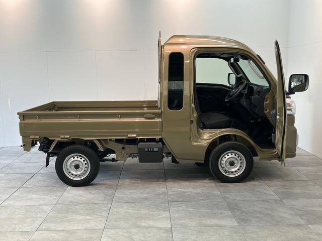 ハイゼットトラックジャンボエクストラ　４ＷＤ　ＣＶＴ　届出済未使用車衝突被害軽減ブレーキ　スマアシ　コーナーセンサー　ＬＥＤヘッドライト　オートライト　スマートキー　パワーウインドウ　電動格納式ミラー　パートタイム４ＷＤ　デフロック　荷台作業灯　デフロック（滋賀県）の中古車