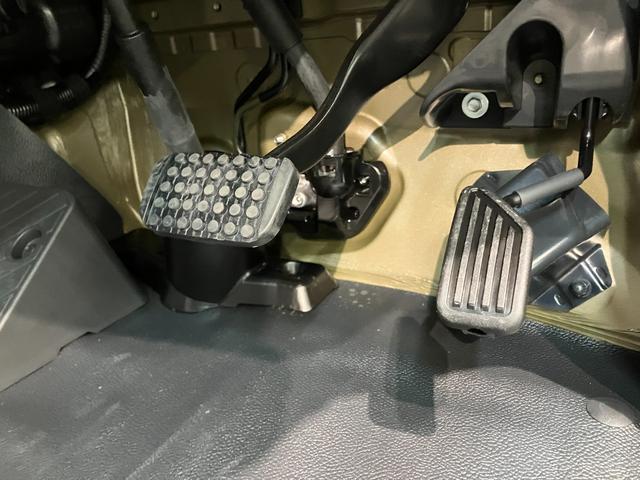 ハイゼットトラックジャンボエクストラ　４ＷＤ　ＣＶＴ　届出済未使用車衝突被害軽減ブレーキ　スマアシ　コーナーセンサー　ＬＥＤヘッドライト　オートライト　スマートキー　パワーウインドウ　電動格納式ミラー　パートタイム４ＷＤ　デフロック　荷台作業灯　デフロック（滋賀県）の中古車