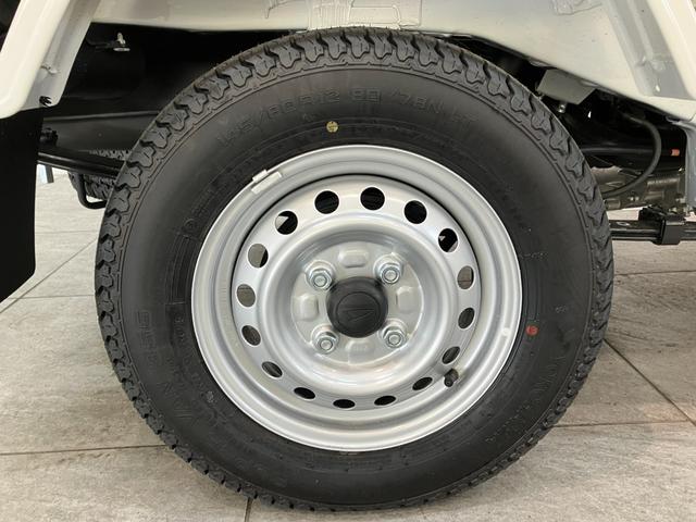 ハイゼットトラックスタンダード　４ＷＤ　ＣＶＴ　届出済未使用車衝突被害軽減ブレーキ　コーナーセンサー　パートタイム４ＷＤ　ＡＭ／ＦＭラジオ　マニュアルエアコン　マニュアルレベリング　オートライト（滋賀県）の中古車