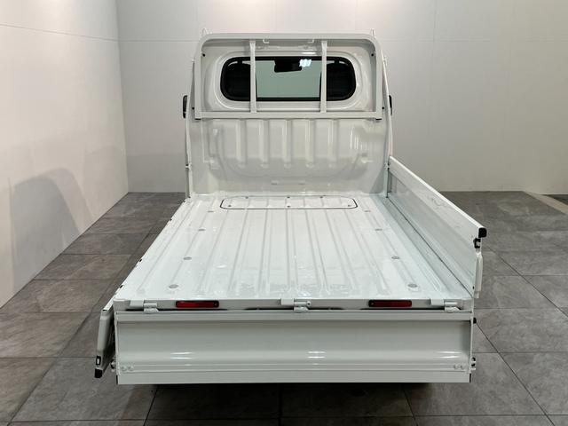 ハイゼットトラックスタンダード　４ＷＤ　ＣＶＴ　届出済未使用車衝突被害軽減ブレーキ　コーナーセンサー　パートタイム４ＷＤ　ＡＭ／ＦＭラジオ　マニュアルエアコン　マニュアルレベリング　オートライト（滋賀県）の中古車