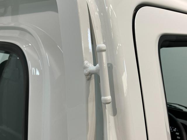 ハイゼットトラックスタンダード　４ＷＤ　ＣＶＴ　届出済未使用車衝突被害軽減ブレーキ　コーナーセンサー　パートタイム４ＷＤ　ＡＭ／ＦＭラジオ　マニュアルエアコン　マニュアルレベリング　オートライト（滋賀県）の中古車