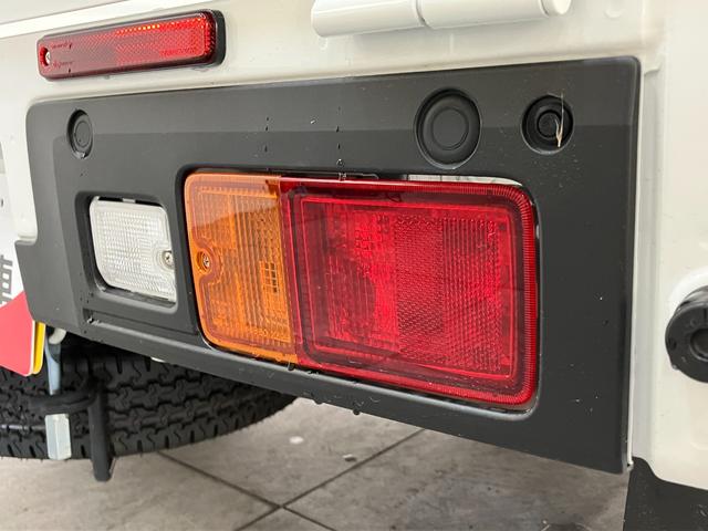 ハイゼットトラックスタンダード　４ＷＤ　ＣＶＴ　届出済未使用車衝突被害軽減ブレーキ　コーナーセンサー　パートタイム４ＷＤ　ＡＭ／ＦＭラジオ　マニュアルエアコン　マニュアルレベリング　オートライト（滋賀県）の中古車