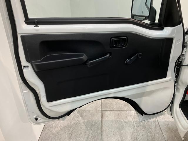 ハイゼットトラックスタンダード　４ＷＤ　ＣＶＴ　届出済未使用車衝突被害軽減ブレーキ　コーナーセンサー　パートタイム４ＷＤ　ＡＭ／ＦＭラジオ　マニュアルエアコン　マニュアルレベリング　オートライト（滋賀県）の中古車