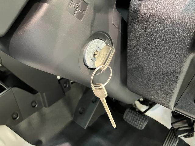 ハイゼットトラックスタンダード　４ＷＤ　ＣＶＴ　届出済未使用車衝突被害軽減ブレーキ　コーナーセンサー　パートタイム４ＷＤ　ＡＭ／ＦＭラジオ　マニュアルエアコン　マニュアルレベリング　オートライト（滋賀県）の中古車