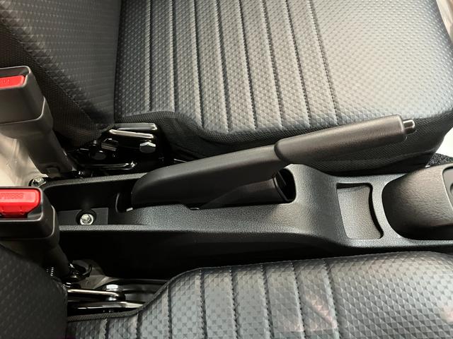 ハイゼットトラックスタンダード　４ＷＤ　ＣＶＴ　届出済未使用車衝突被害軽減ブレーキ　コーナーセンサー　パートタイム４ＷＤ　ＡＭ／ＦＭラジオ　マニュアルエアコン　マニュアルレベリング　オートライト（滋賀県）の中古車