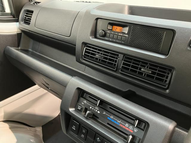 ハイゼットトラックスタンダード　４ＷＤ　ＣＶＴ　届出済未使用車衝突被害軽減ブレーキ　コーナーセンサー　パートタイム４ＷＤ　ＡＭ／ＦＭラジオ　マニュアルエアコン　マニュアルレベリング　オートライト（滋賀県）の中古車