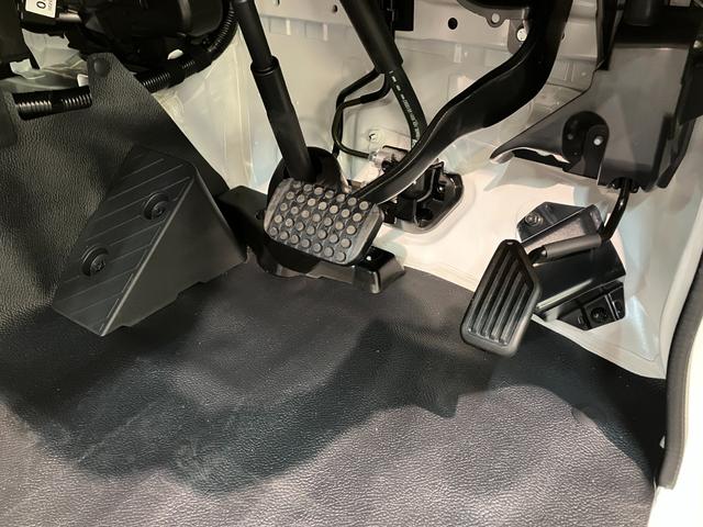 ハイゼットトラックスタンダード　４ＷＤ　ＣＶＴ　届出済未使用車衝突被害軽減ブレーキ　コーナーセンサー　パートタイム４ＷＤ　ＡＭ／ＦＭラジオ　マニュアルエアコン　マニュアルレベリング　オートライト（滋賀県）の中古車