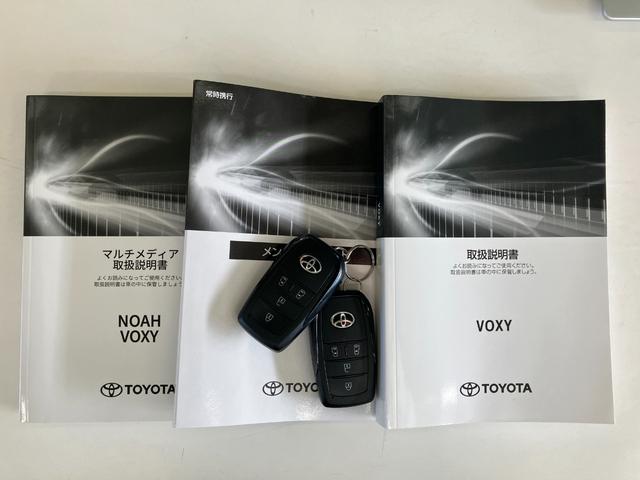 ヴォクシーハイブリッドＳ−Ｚ　１０型ナビ　レーダークルコン　Ｂカメラトヨタセーフティセンス　コーナーセンサー　１０型フルセグナビ　バックカメラ　ドラレコ　Ｂｌｕｅｔｏｏｔｈ　ＵＳＢ　ＥＴＣ　レーダークルコン　シートヒーター　両側パワスラ　デュアルエアコン　ＬＥＤ（滋賀県）の中古車