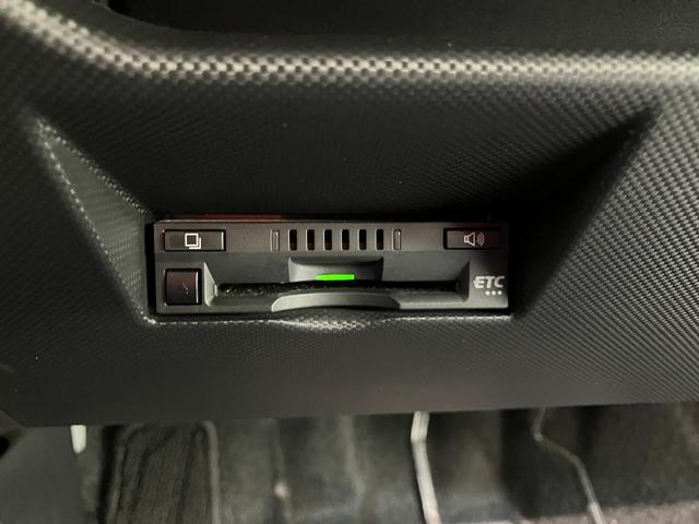 ロッキーＸ　ＨＥＶ　９型ディスプレイオーディオ　ドラレコ　車検整備付衝突被害軽減ブレーキ　コーナーセンサー　９型ディスプレイオーディオ　フルセグ　バックカメラ　Ｂｌｕｅｔｏｏｔｈ　ＵＳＢ　ＴＶコントロール　電動パーキング　ＬＥＤ　前後ドラレコ（滋賀県）の中古車