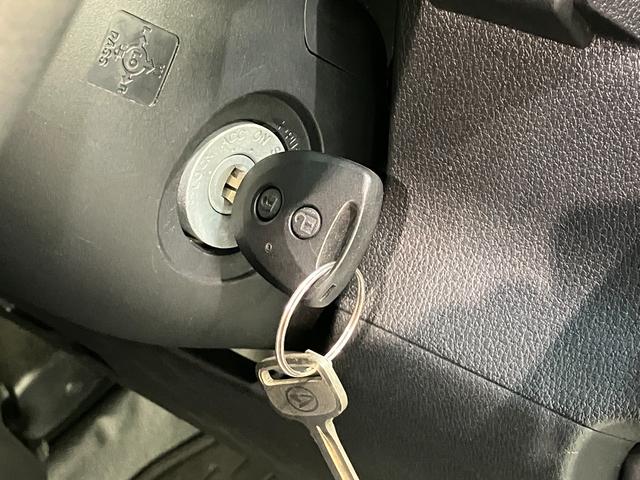 ハイゼットカーゴＤＸ　４ＷＤ　ＣＶＴ車　キーレス　前席パワーウインドウ衝突被害軽減ブレーキ　スマアシ　コーナーセンサー　ＣＤステレオ　ドラレコ　オートライト　キーレス　前席パワーウインドウ　両側スライドドア　パートタイム４ＷＤ（滋賀県）の中古車