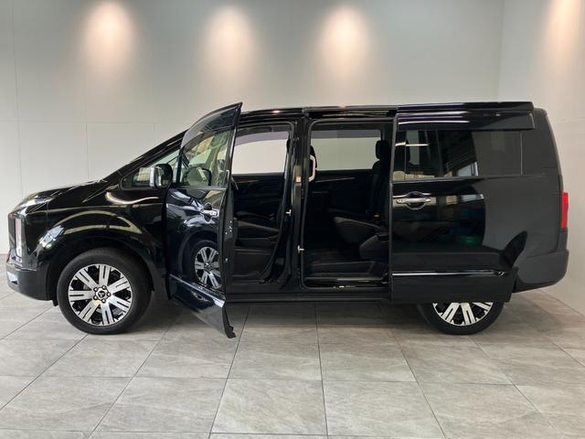 デリカＤ：５Ｐ　４ＷＤ　ディーゼル　フルセグナビ　フリップダウンモニター衝突軽減被害ブレーキ　フルセグナビ　パノラマカメラ　Ｂｌｕｅｔｏｏｔｈ　ＵＳＢ　後席モニター　両側電動スライドドア　クルコン　シートヒーター　オートステップ　ＬＥＤ　パワーバックドア（滋賀県）の中古車