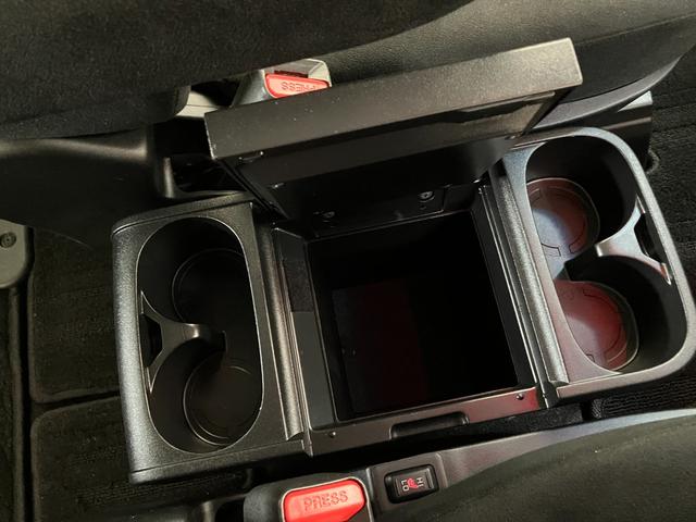 デリカＤ：５Ｐ　４ＷＤ　ディーゼル　フルセグナビ　フリップダウンモニター衝突軽減被害ブレーキ　フルセグナビ　パノラマカメラ　Ｂｌｕｅｔｏｏｔｈ　ＵＳＢ　後席モニター　両側電動スライドドア　クルコン　シートヒーター　オートステップ　ＬＥＤ　パワーバックドア（滋賀県）の中古車