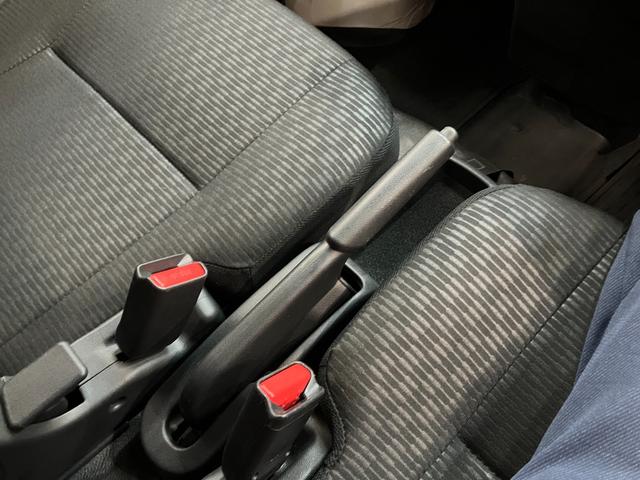 ハイゼットカーゴＤＸ　４ＷＤ　コーナーセンサー　ドラレコ　キーレスエントリー衝突被害軽減ブレーキ　スマアシ　コーナーセンサー　前席パワーウインドウ　ＡＭ／ＦＭステレオ　両側スライドドア　パートタイム４ＷＤ　オートライト　マニュアルレベリング　ドラレコ（滋賀県）の中古車