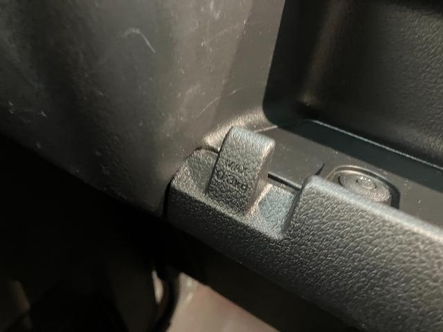 ハイゼットカーゴＤＸ　４ＷＤ　コーナーセンサー　ドラレコ　キーレスエントリー衝突被害軽減ブレーキ　スマアシ　コーナーセンサー　前席パワーウインドウ　ＡＭ／ＦＭステレオ　両側スライドドア　パートタイム４ＷＤ　オートライト　マニュアルレベリング　ドラレコ（滋賀県）の中古車