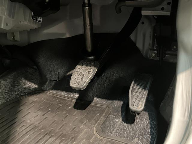 ハイゼットカーゴＤＸ　４ＷＤ　コーナーセンサー　ドラレコ　キーレスエントリー衝突被害軽減ブレーキ　スマアシ　コーナーセンサー　前席パワーウインドウ　ＡＭ／ＦＭステレオ　両側スライドドア　パートタイム４ＷＤ　オートライト　マニュアルレベリング　ドラレコ（滋賀県）の中古車