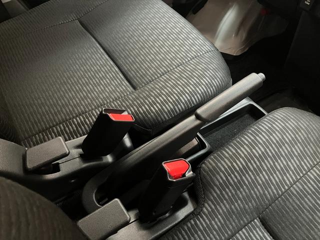 ハイゼットカーゴDX 4WD コーナーセンサー キーレスエントリー衝突被害軽減ブレーキ スマアシ コーナーセンサー 前席パワーウインドウ AM/FMステレオ 両側スライドドア パートタイム4WD オートライト マニュアルレベリング(滋賀県)の中古車