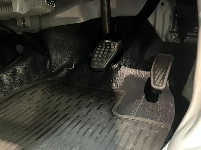 ハイゼットカーゴDX 4WD コーナーセンサー キーレスエントリー衝突被害軽減ブレーキ スマアシ コーナーセンサー 前席パワーウインドウ AM/FMステレオ 両側スライドドア パートタイム4WD オートライト マニュアルレベリング(滋賀県)の中古車