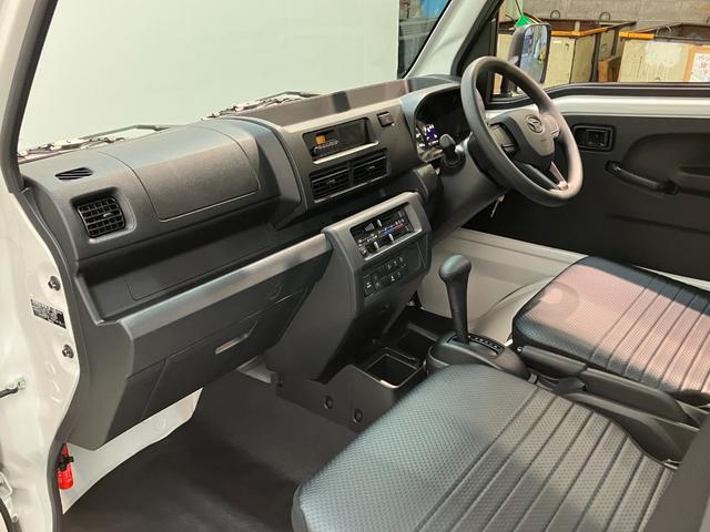 ハイゼットトラックスタンダード 4WD コーナーセンサー 届出済未使用車衝突被害軽減ブレーキ コーナーセンサー パートタイム4WD AM/FMラジオ マニュアルエアコン マニュアルレベリング オートライト(滋賀県)の中古車