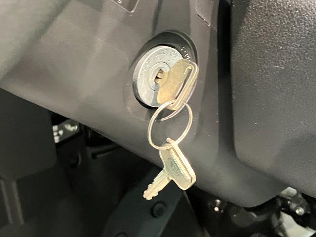 ハイゼットトラックスタンダード 4WD コーナーセンサー 届出済未使用車衝突被害軽減ブレーキ コーナーセンサー パートタイム4WD AM/FMラジオ マニュアルエアコン マニュアルレベリング オートライト(滋賀県)の中古車