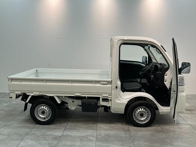 ハイゼットトラックスタンダード 4WD コーナーセンサー 届出済未使用車衝突被害軽減ブレーキ コーナーセンサー パートタイム4WD AM/FMラジオ マニュアルエアコン マニュアルレベリング オートライト(滋賀県)の中古車