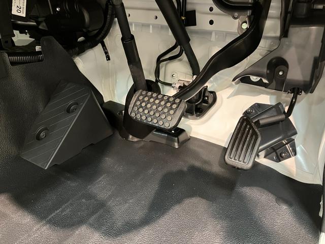 ハイゼットトラックスタンダード 4WD コーナーセンサー 届出済未使用車衝突被害軽減ブレーキ コーナーセンサー パートタイム4WD AM/FMラジオ マニュアルエアコン マニュアルレベリング オートライト(滋賀県)の中古車