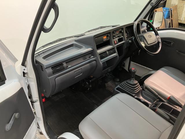 サンバートラックTB 5MT 4WD エアコン 荷台作業灯 車検整備付5MT パートタイム4WD AM/FMラジオ マニュアルエアコン マニュアルレベリング 荷台作業灯(滋賀県)の中古車