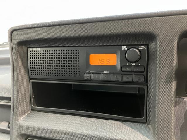 サンバートラックTB 5MT 4WD エアコン 荷台作業灯 車検整備付5MT パートタイム4WD AM/FMラジオ マニュアルエアコン マニュアルレベリング 荷台作業灯(滋賀県)の中古車