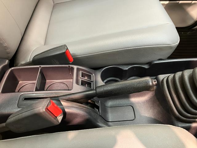 サンバートラックTB 5MT 4WD エアコン 荷台作業灯 車検整備付5MT パートタイム4WD AM/FMラジオ マニュアルエアコン マニュアルレベリング 荷台作業灯(滋賀県)の中古車