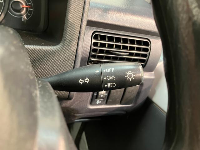 サンバートラックTB 5MT 4WD エアコン 荷台作業灯 車検整備付5MT パートタイム4WD AM/FMラジオ マニュアルエアコン マニュアルレベリング 荷台作業灯(滋賀県)の中古車