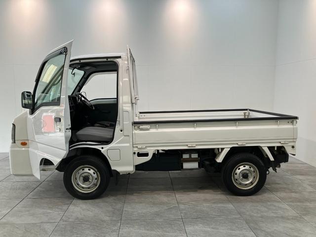 サンバートラックTB 5MT 4WD エアコン 荷台作業灯 車検整備付5MT パートタイム4WD AM/FMラジオ マニュアルエアコン マニュアルレベリング 荷台作業灯(滋賀県)の中古車
