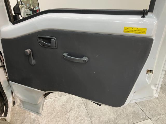 サンバートラックTB 5MT 4WD エアコン 荷台作業灯 車検整備付5MT パートタイム4WD AM/FMラジオ マニュアルエアコン マニュアルレベリング 荷台作業灯(滋賀県)の中古車