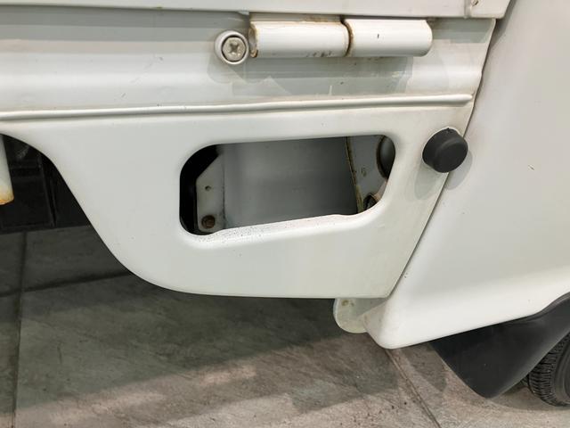 サンバートラックTB 5MT 4WD エアコン 荷台作業灯 車検整備付5MT パートタイム4WD AM/FMラジオ マニュアルエアコン マニュアルレベリング 荷台作業灯(滋賀県)の中古車