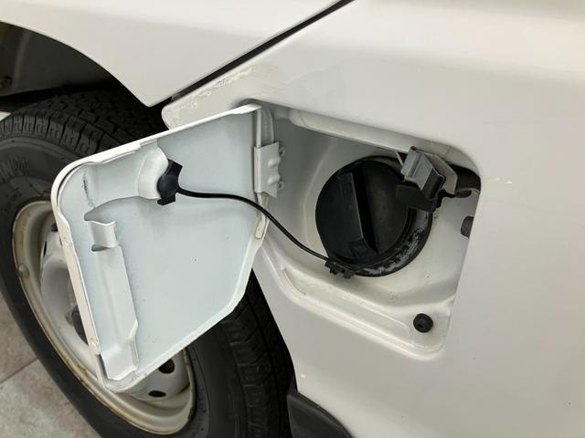 サンバートラックTB 5MT 4WD エアコン 荷台作業灯 車検整備付5MT パートタイム4WD AM/FMラジオ マニュアルエアコン マニュアルレベリング 荷台作業灯(滋賀県)の中古車