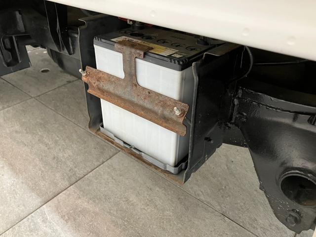 サンバートラックTB 5MT 4WD エアコン 荷台作業灯 車検整備付5MT パートタイム4WD AM/FMラジオ マニュアルエアコン マニュアルレベリング 荷台作業灯(滋賀県)の中古車