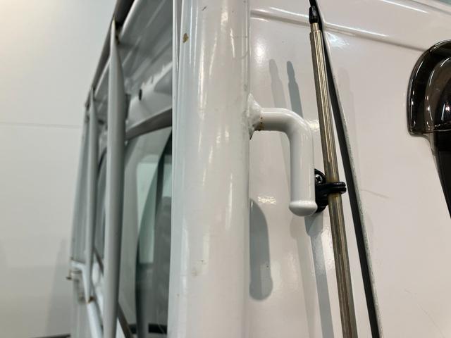 サンバートラックTB 5MT 4WD エアコン 荷台作業灯 車検整備付5MT パートタイム4WD AM/FMラジオ マニュアルエアコン マニュアルレベリング 荷台作業灯(滋賀県)の中古車