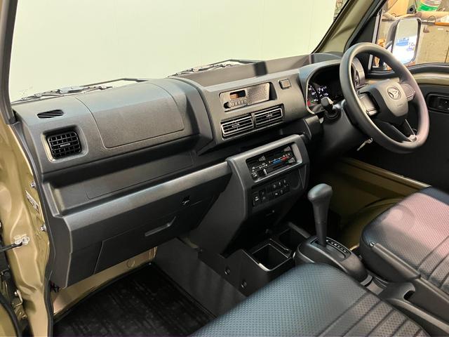 ハイゼットトラックスタンダード　４ＷＤ　ＣＶＴ　コーナーセンサー　オートライト衝突被害軽減ブレーキ　コーナーセンサー　パートタイム４ＷＤ　ＡＭ／ＦＭラジオ　マニュアルエアコン　マニュアルレベリング　オートライト（滋賀県）の中古車