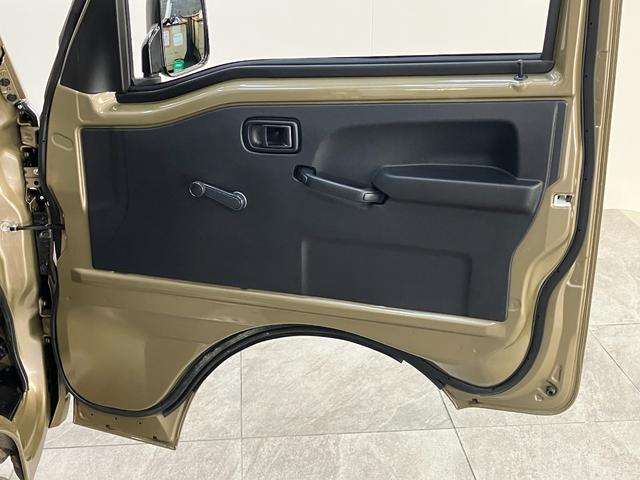 ハイゼットトラックスタンダード　４ＷＤ　ＣＶＴ　コーナーセンサー　オートライト衝突被害軽減ブレーキ　コーナーセンサー　パートタイム４ＷＤ　ＡＭ／ＦＭラジオ　マニュアルエアコン　マニュアルレベリング　オートライト（滋賀県）の中古車