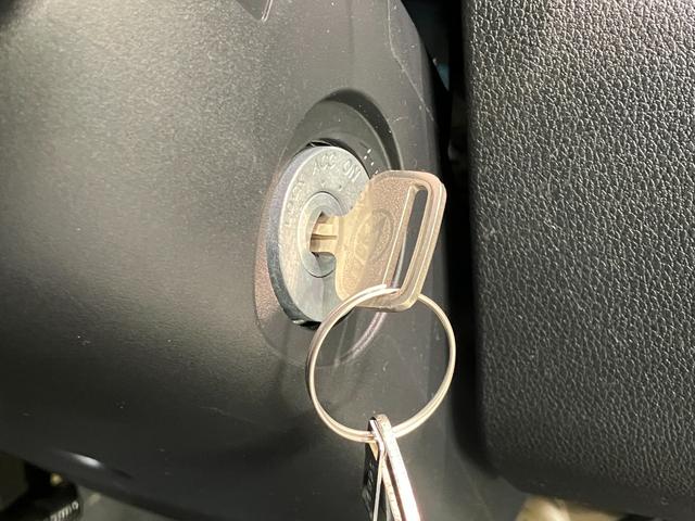 ハイゼットトラックスタンダード　４ＷＤ　ＣＶＴ　コーナーセンサー　オートライト衝突被害軽減ブレーキ　コーナーセンサー　パートタイム４ＷＤ　ＡＭ／ＦＭラジオ　マニュアルエアコン　マニュアルレベリング　オートライト（滋賀県）の中古車