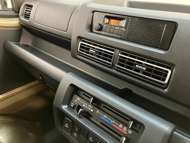 ハイゼットトラックスタンダード　４ＷＤ　ＣＶＴ　コーナーセンサー　オートライト衝突被害軽減ブレーキ　コーナーセンサー　パートタイム４ＷＤ　ＡＭ／ＦＭラジオ　マニュアルエアコン　マニュアルレベリング　オートライト（滋賀県）の中古車