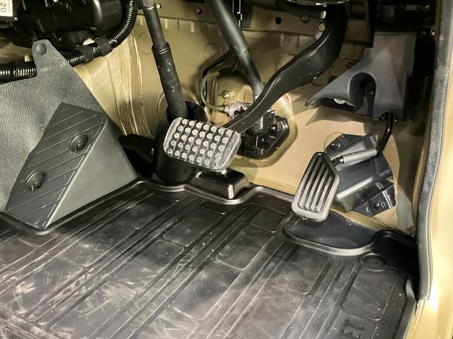 ハイゼットトラックスタンダード　４ＷＤ　ＣＶＴ　コーナーセンサー　オートライト衝突被害軽減ブレーキ　コーナーセンサー　パートタイム４ＷＤ　ＡＭ／ＦＭラジオ　マニュアルエアコン　マニュアルレベリング　オートライト（滋賀県）の中古車