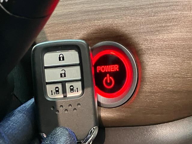 フリード+ハイブリッドハイブリッドG・ホンダセンシング 9型フルセグナビ LED衝突被害軽減ブレーキ 9型フルセグナビ バックカメラ 前後ドラレコ ETC DVD Bluetooth USB シートヒーター レーダークルーズコントロール 両側電動スライドドア LED(滋賀県)の中古車