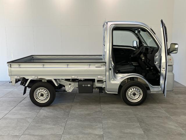 ハイゼットトラックスタンダード 5MT 4WD コーナーセンサー オートライト衝突被害軽減ブレーキ コーナーセンサー パートタイム4WD AM/FMラジオ マニュアルエアコン マニュアルレベリング オートライト(滋賀県)の中古車