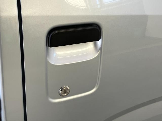 ハイゼットトラックスタンダード 5MT 4WD コーナーセンサー オートライト衝突被害軽減ブレーキ コーナーセンサー パートタイム4WD AM/FMラジオ マニュアルエアコン マニュアルレベリング オートライト(滋賀県)の中古車