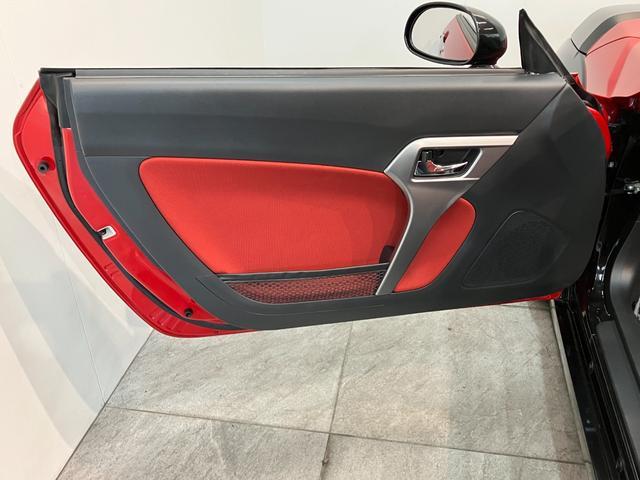 コペンエクスプレイ　Ｓ　５ＭＴ　レカロシート　ＭＯＭＯステビルシュタイン製ショックアブソーバー　レカロシート　ＭＯＭＯ製ステアリング　ＣＤステレオ　ディスプレイオーディオ　Ｂｌｕｅｔｏｏｔｈ　ＵＳＢ　バックカメラ　シートヒーター　ＬＥＤ　オートエアコン（滋賀県）の中古車