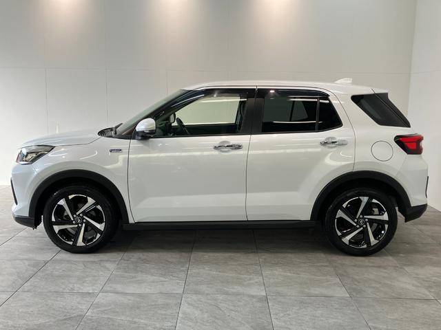 ロッキープレミアムＧ　ＨＥＶ　９型ディスプレイオーディオ　車検整備付衝突被害軽減ブレーキ　コーナーセンサー　ディスプレイオーディオ　フルセグ　パノラマカメラ　Ｂｌｕｅｔｏｏｔｈ　ＵＳＢ　ドラレコ　ＴＶコントロール　前席シートヒーター　電動パーキング　ＬＥＤ　クルコン（滋賀県）の中古車