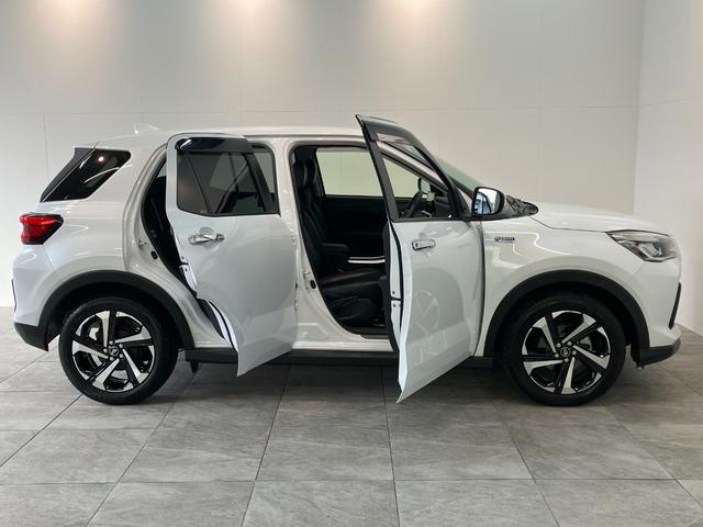 ロッキープレミアムＧ　ＨＥＶ　９型ディスプレイオーディオ　車検整備付衝突被害軽減ブレーキ　コーナーセンサー　ディスプレイオーディオ　フルセグ　パノラマカメラ　Ｂｌｕｅｔｏｏｔｈ　ＵＳＢ　ドラレコ　ＴＶコントロール　前席シートヒーター　電動パーキング　ＬＥＤ　クルコン（滋賀県）の中古車