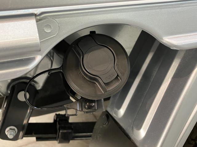 ハイゼットトラックスタンダード　４ＷＤ　ＣＶＴ　コーナーセンサー　オートライト衝突被害軽減ブレーキ　コーナーセンサー　パートタイム４ＷＤ　ＡＭ／ＦＭラジオ　マニュアルエアコン　マニュアルレベリング　オートライト（滋賀県）の中古車